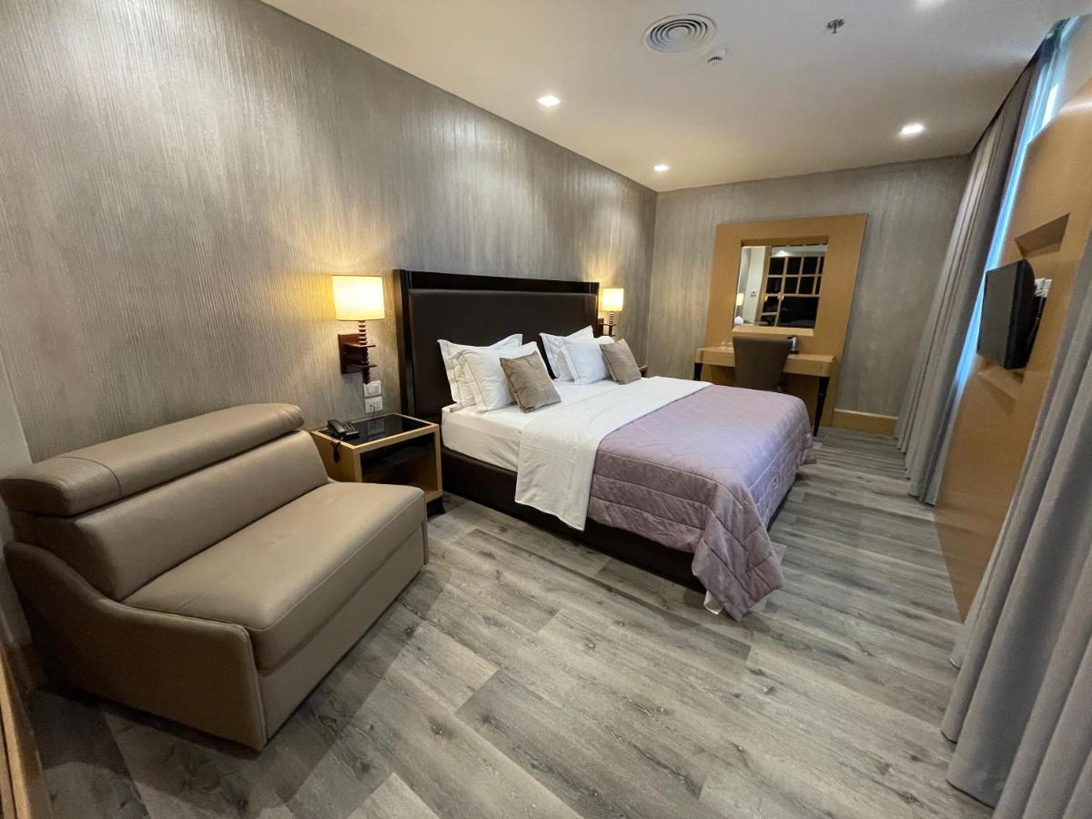 Hotel Golden Palace Shkoder Bagian luar foto