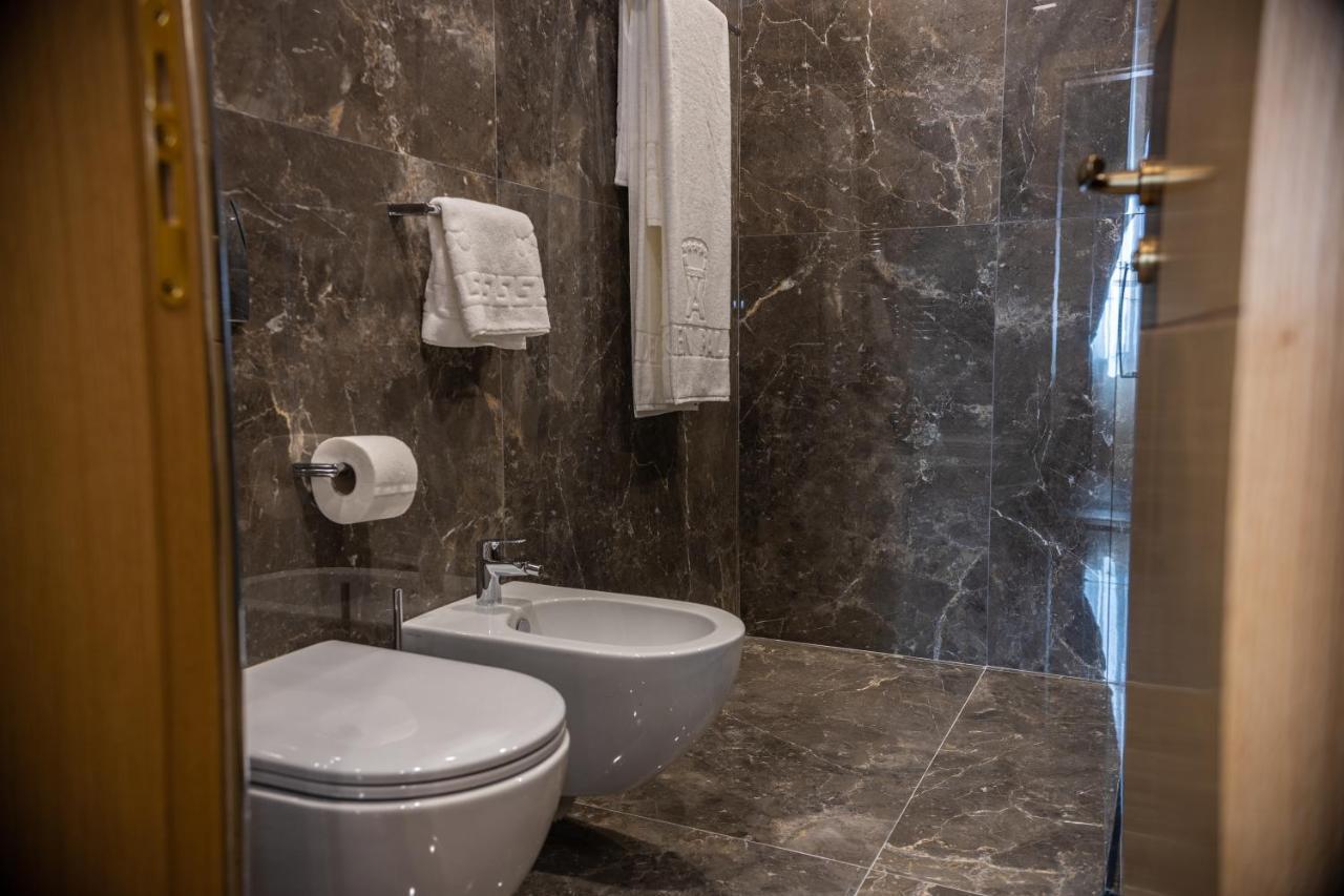 Hotel Golden Palace Shkoder Bagian luar foto