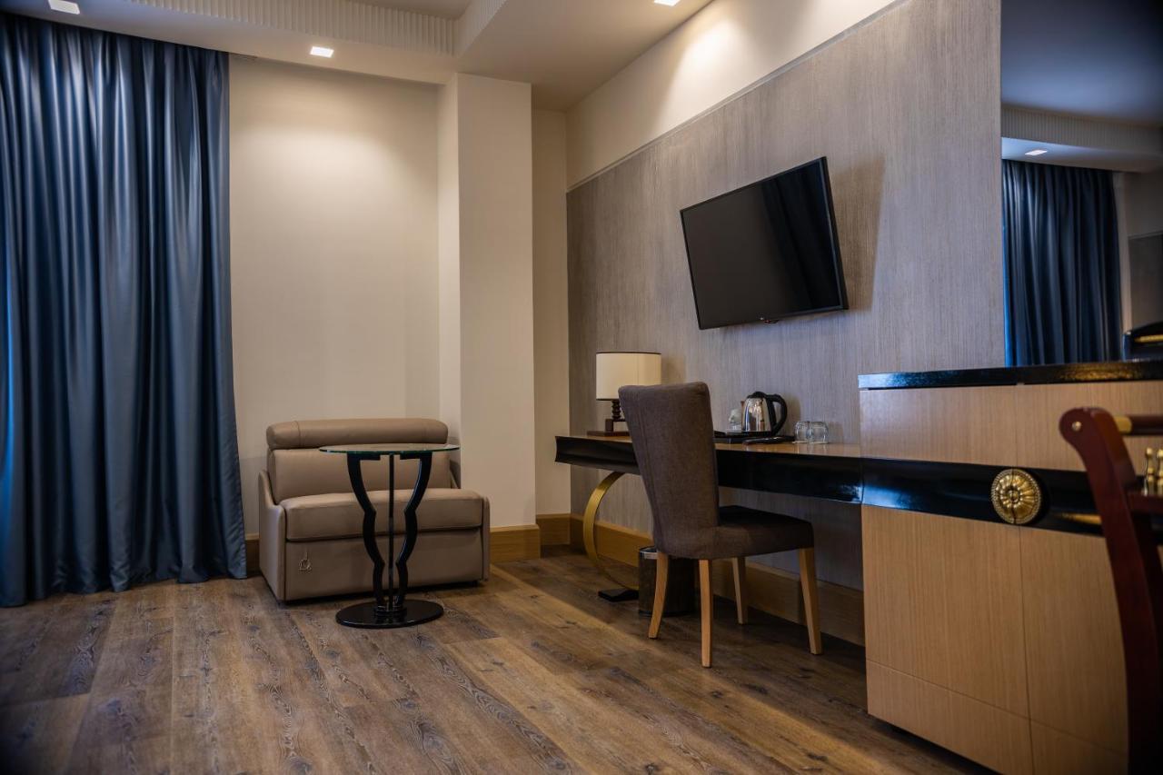 Hotel Golden Palace Shkoder Bagian luar foto