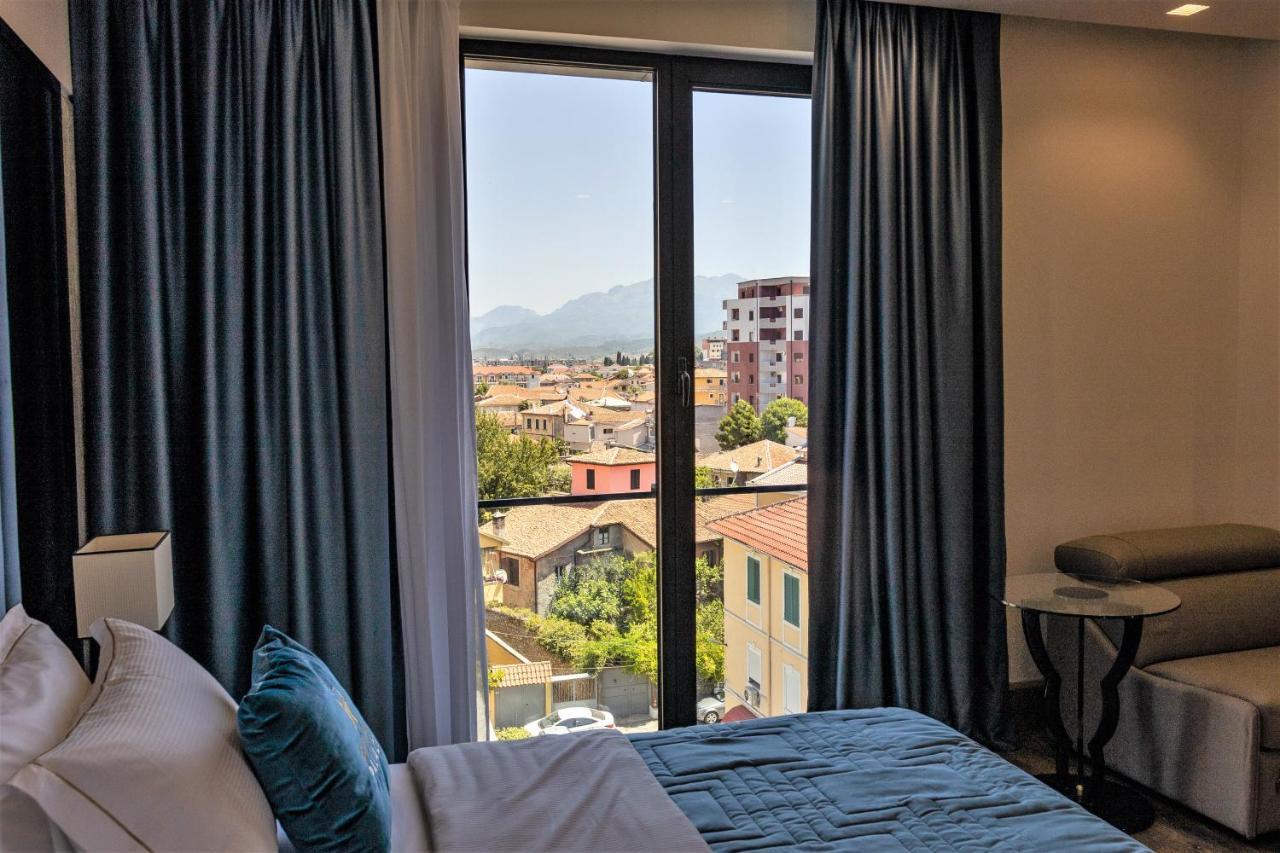 Hotel Golden Palace Shkoder Bagian luar foto