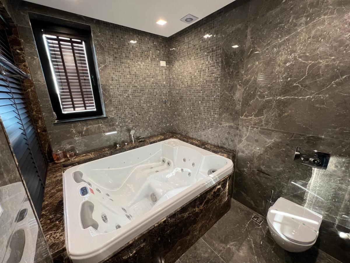 Hotel Golden Palace Shkoder Bagian luar foto