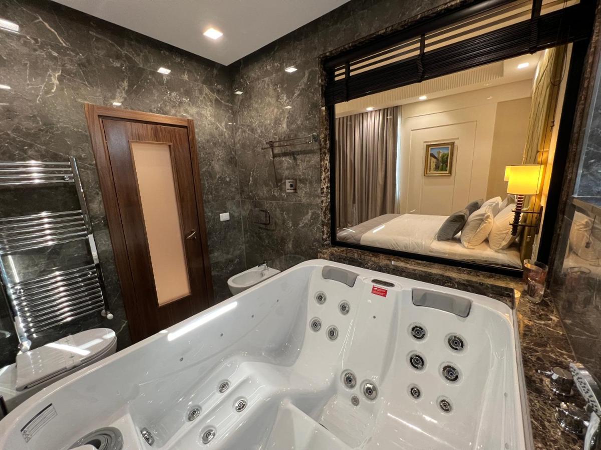 Hotel Golden Palace Shkoder Bagian luar foto