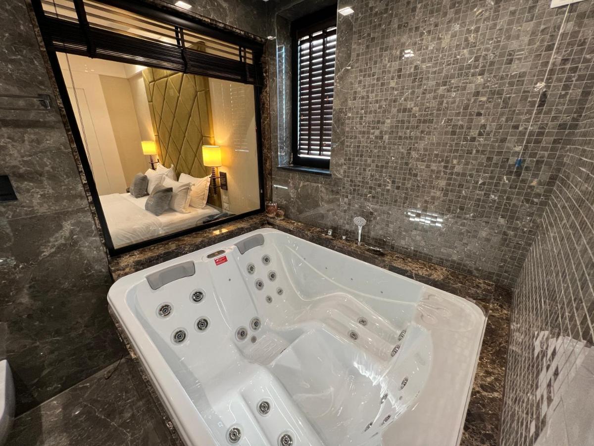 Hotel Golden Palace Shkoder Bagian luar foto