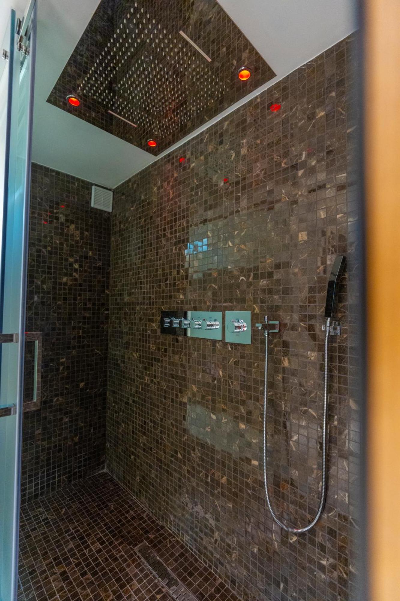 Hotel Golden Palace Shkoder Bagian luar foto