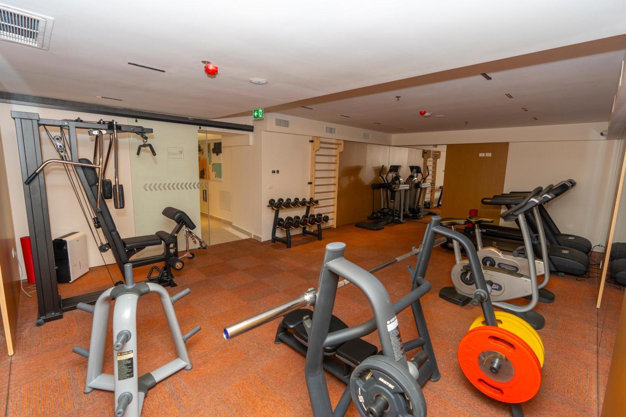 Hotel Golden Palace Shkoder Bagian luar foto