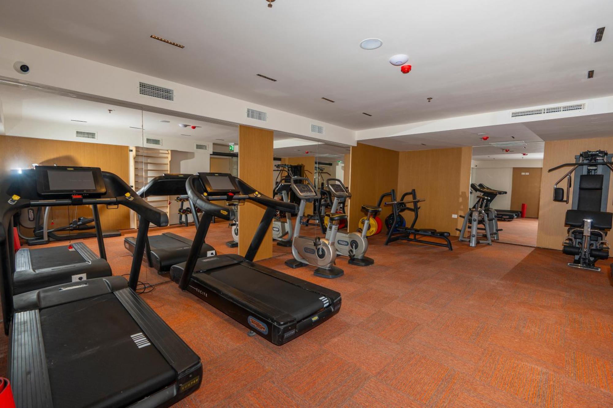 Hotel Golden Palace Shkoder Bagian luar foto