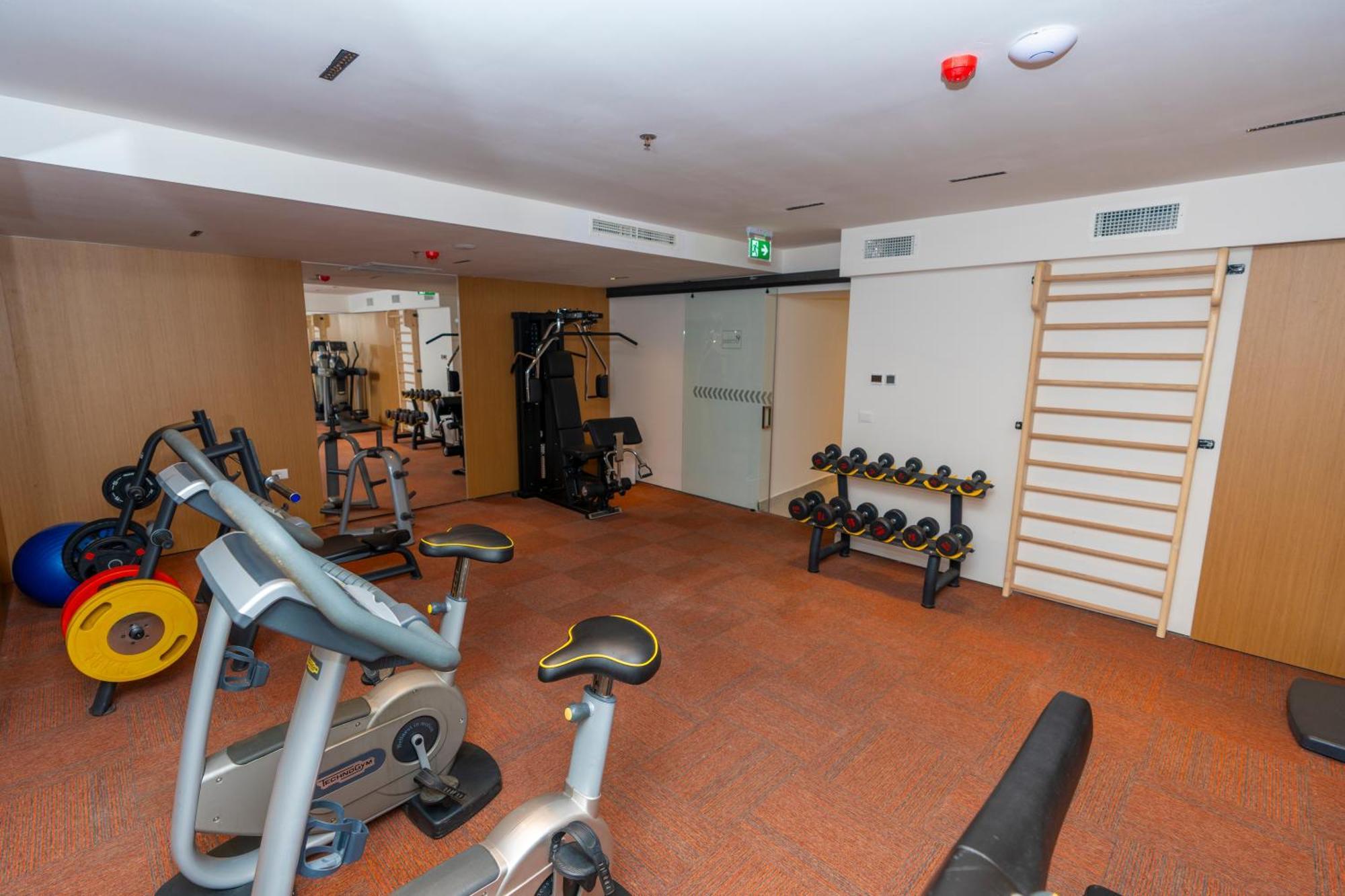 Hotel Golden Palace Shkoder Bagian luar foto