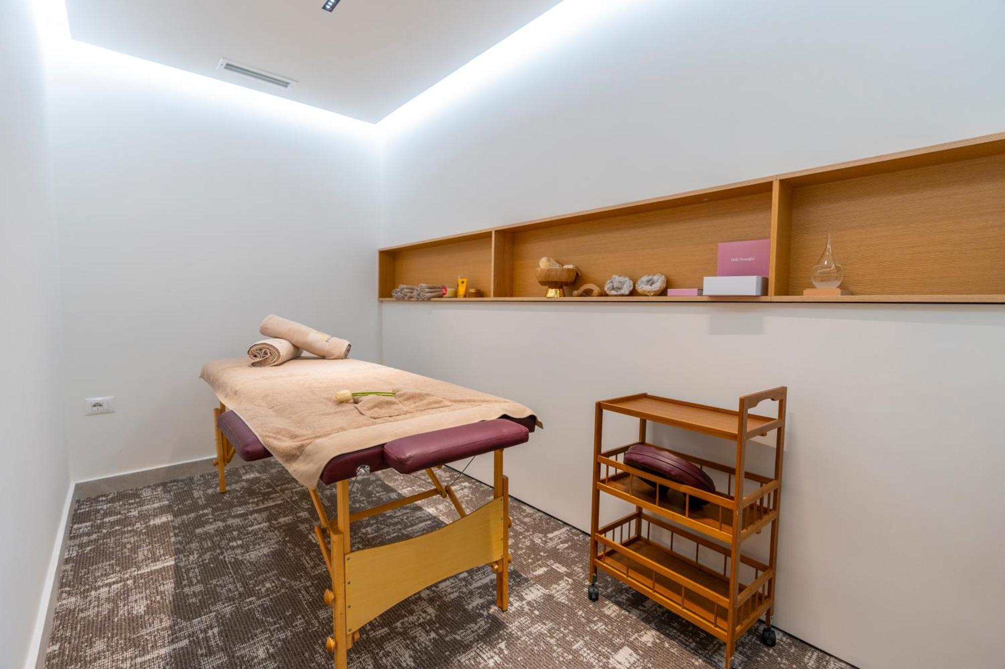 Hotel Golden Palace Shkoder Bagian luar foto