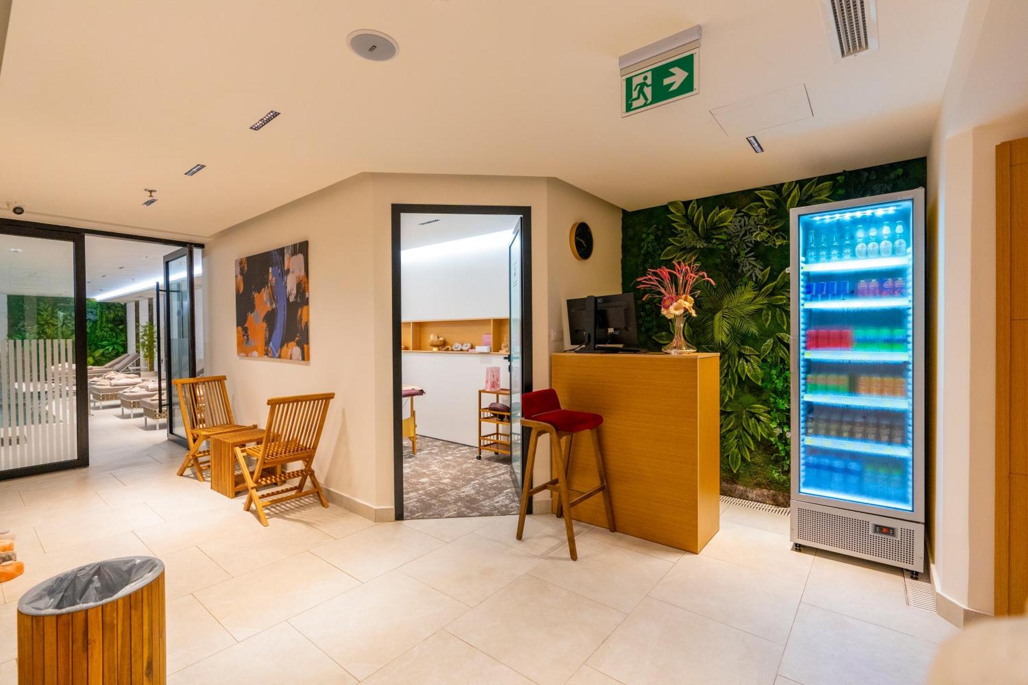 Hotel Golden Palace Shkoder Bagian luar foto
